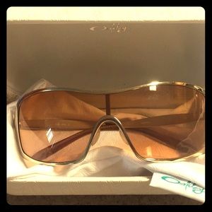 Oakley Sunglasses. Gold and Stylish.
